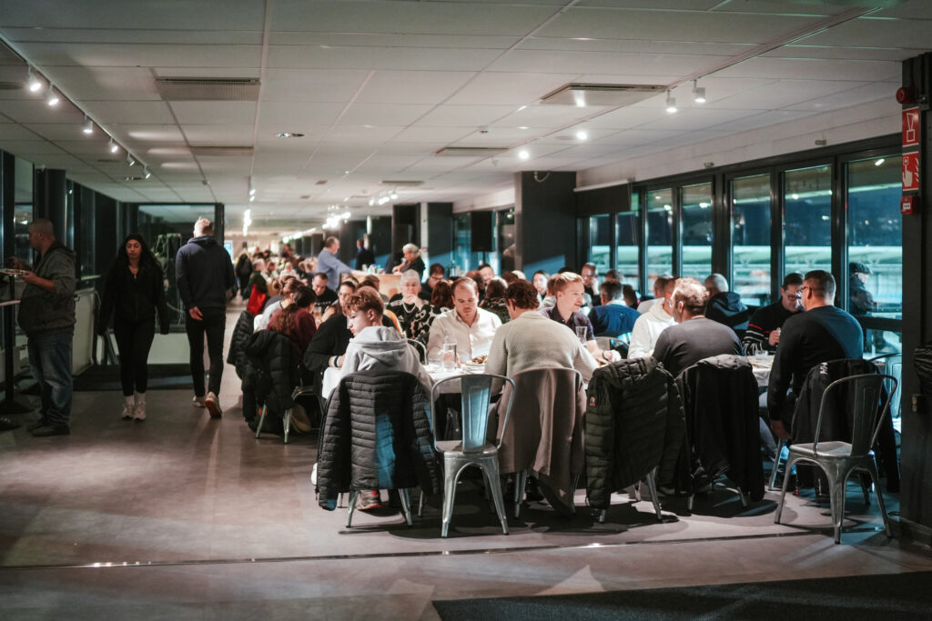 Koe ratkaiseva europeli VIP-paikoilta – nauti parhaista paikoista ja herkullisesta pizzabuffetista!