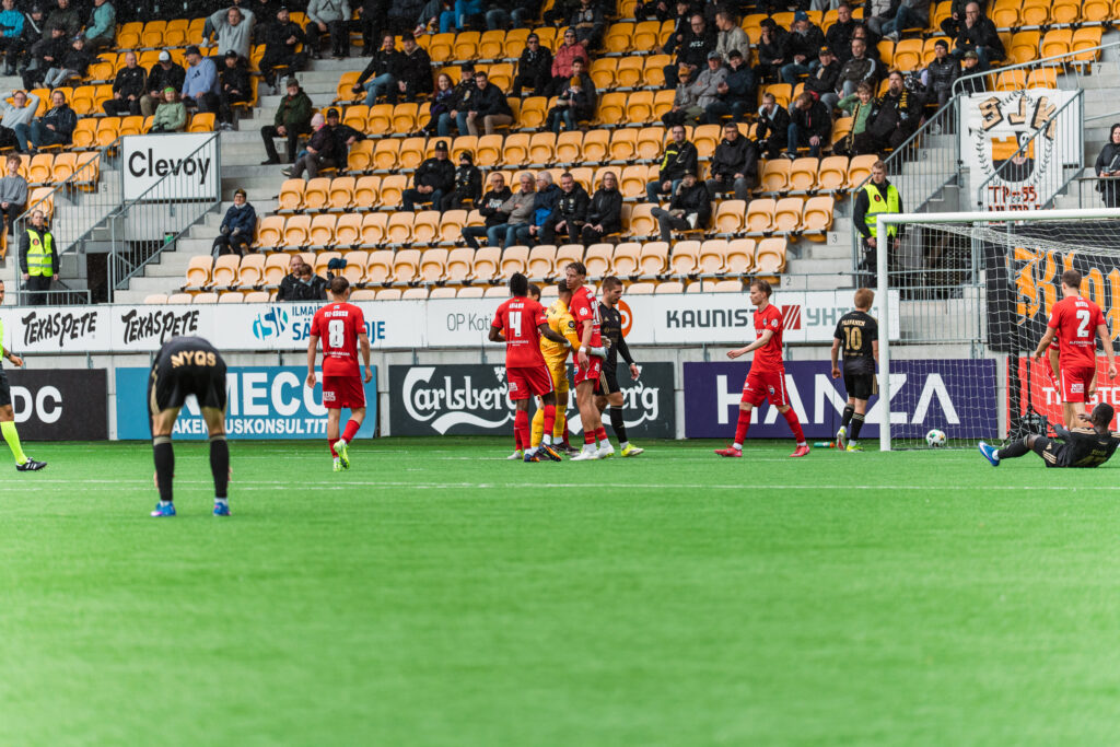 Inter jatkaa Veikkausliigan sarjakärkenä vahvalla esityksellä Seinäjoella! 