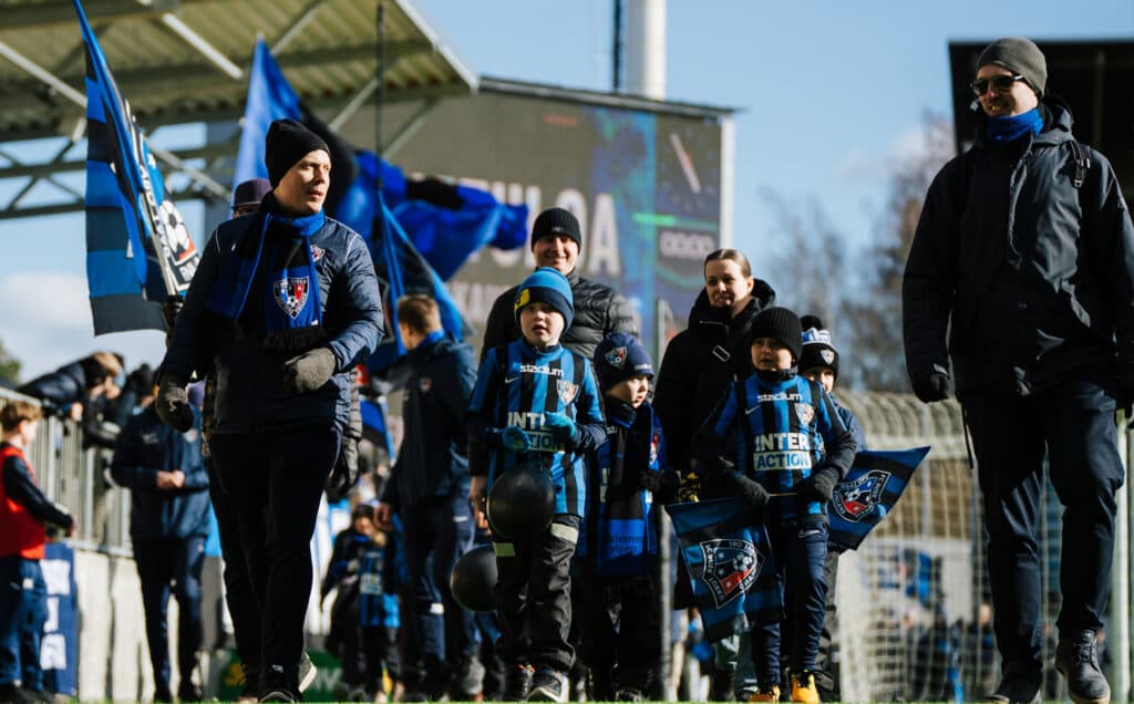 Kausi avataan yhdessä kotistadionilla – tapaa joukkue ottelun jälkeen!
