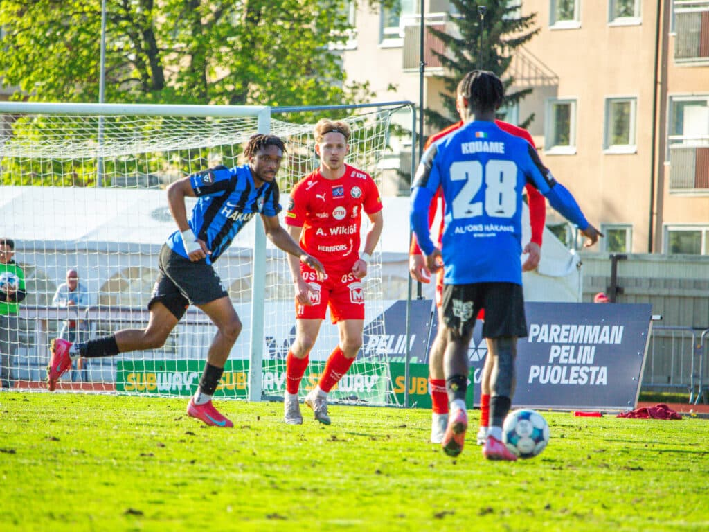 Taistelu Veikkausliigan kärjessä jatkuu sunnuntaina Pietarsaaressa