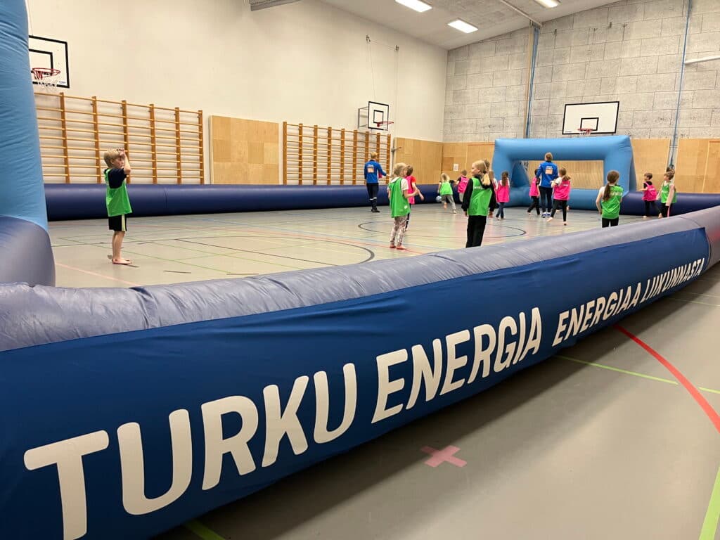 Lähiöiden pihapelit liikuttavat turkulaisia – lauantaina vuorossa Pääskyvuori